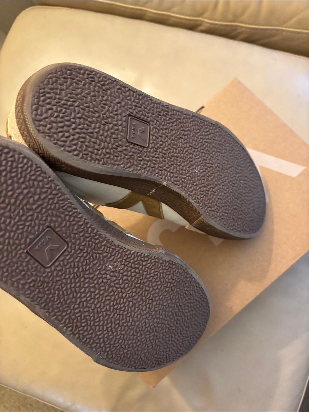Veja Volley White and Beige Retro-Style Low-Top Sneakers - Picture 5 of 7